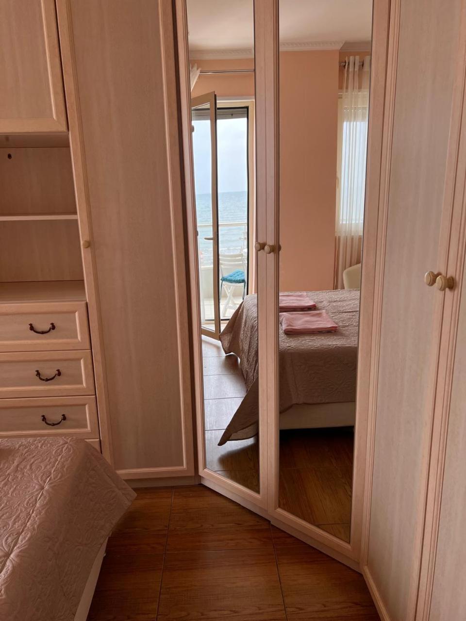 Sea View-Apartment On The Beach - Durrs2 ดูร์เรส ภายนอก รูปภาพ