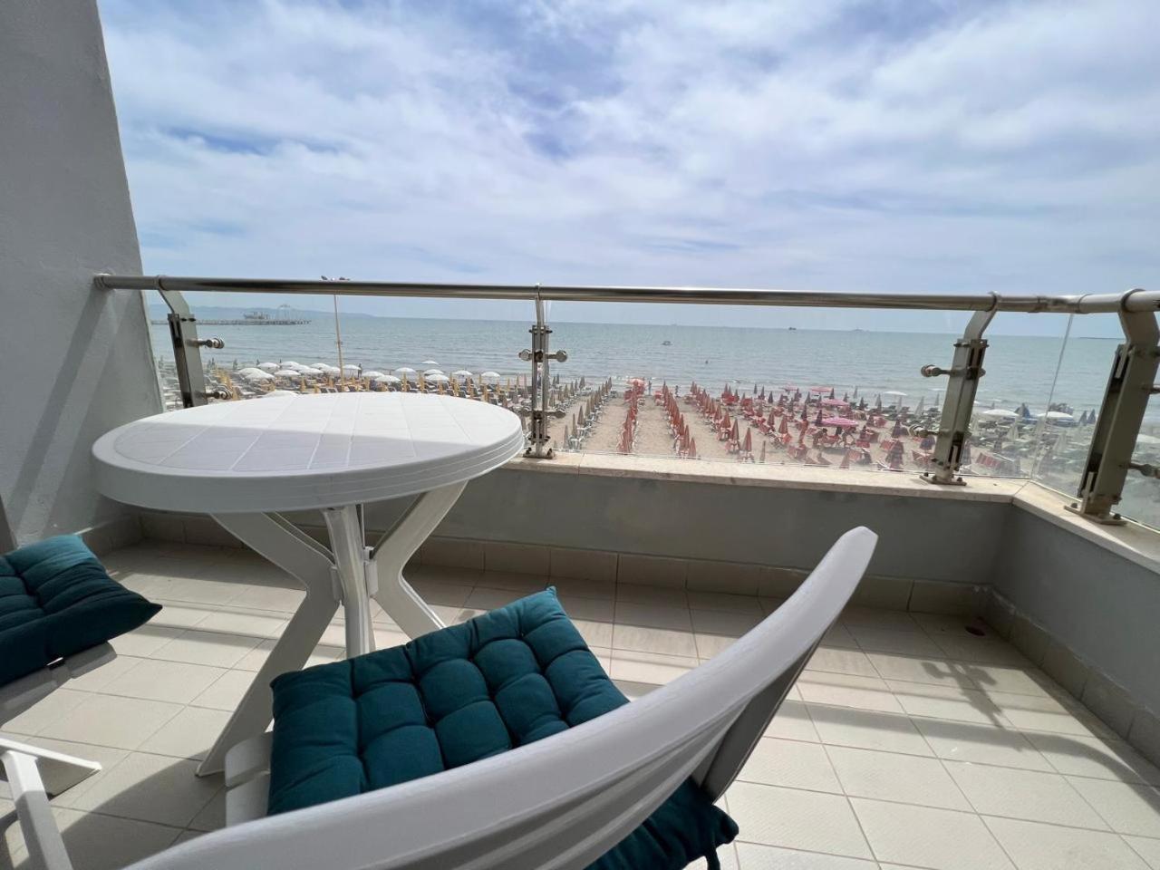 Sea View-Apartment On The Beach - Durrs2 ดูร์เรส ภายนอก รูปภาพ